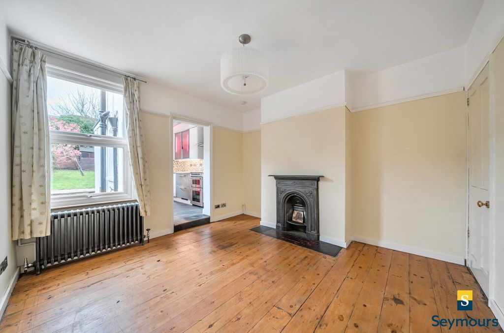 Property photo 3 of 20 Dining Room