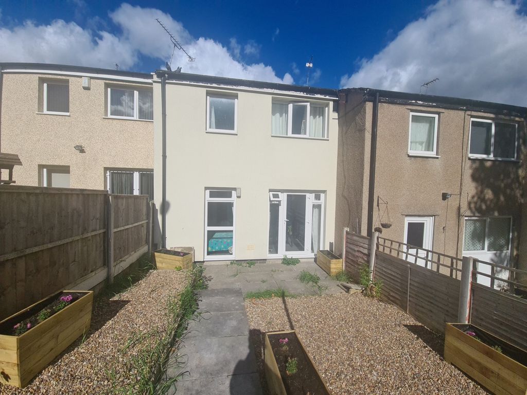 Property photo 2 of 20 A Well-Maintained And Spacious Garden Area With Gr...