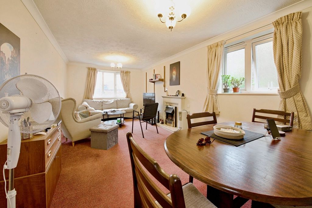Property photo 2 of 10
