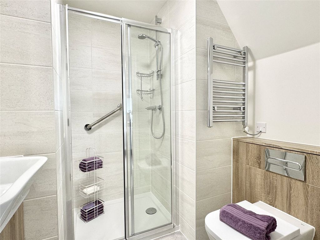 Property photo 3 of 19 Show Flat