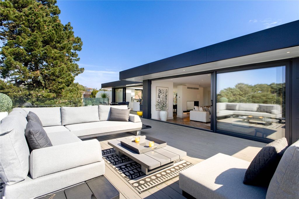 Property photo 2 of 30 Main Terrace