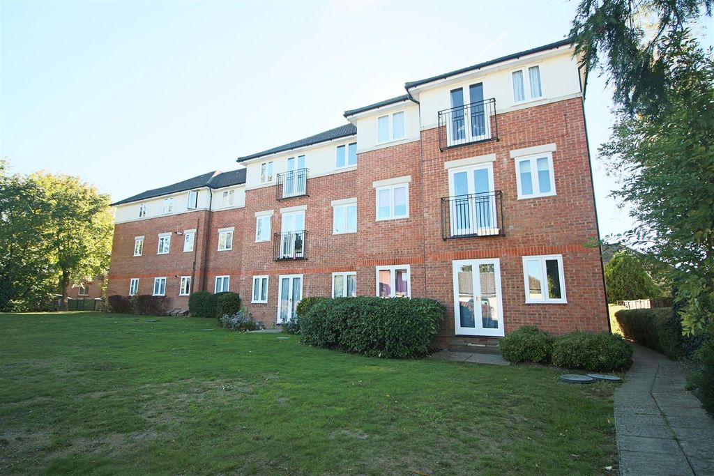 Charnwood Court, Pinner View, Harrow HA1, 2 bed flat for sale, £339,950 ...