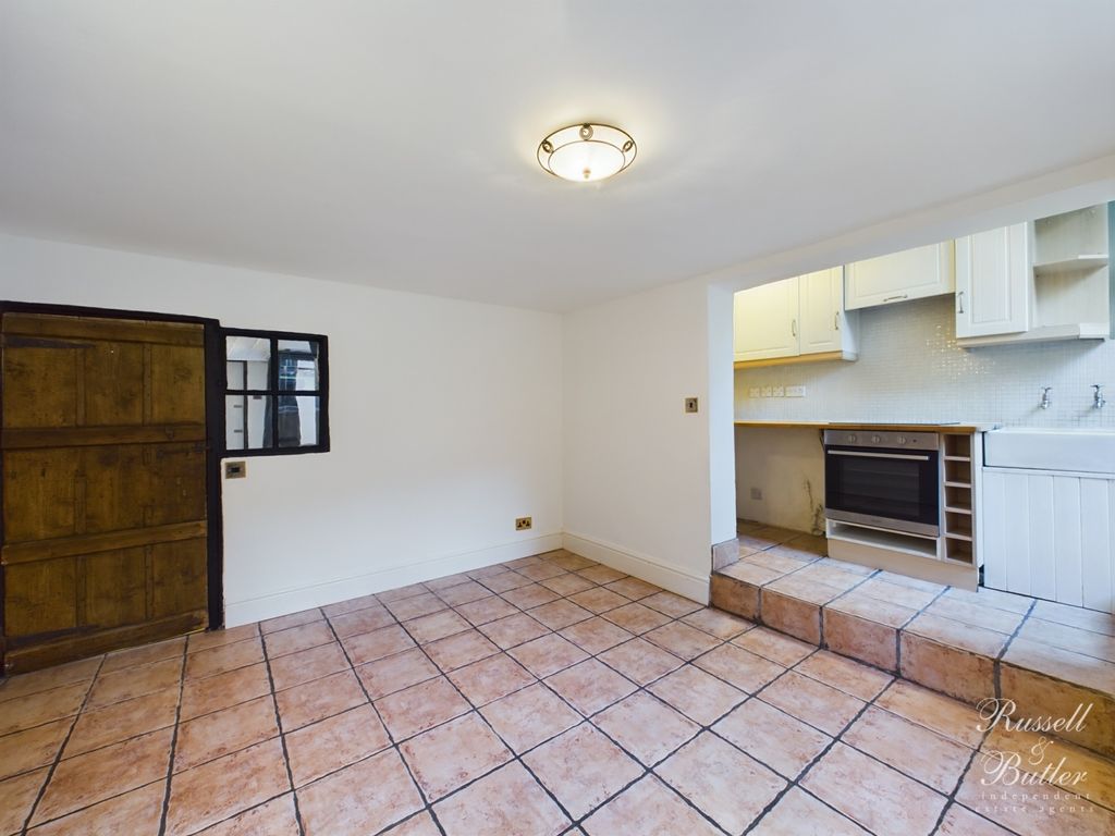 Property photo 3 of 18 Cam02127G0-Pr0250-Still014