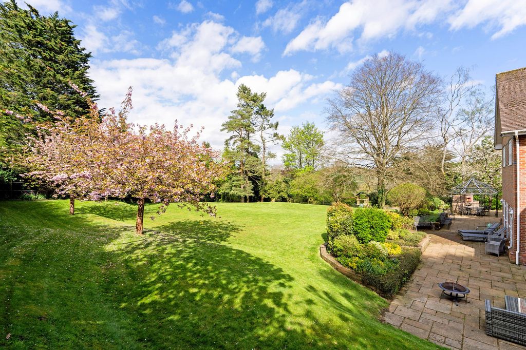 Property photo 3 of 29 Garden