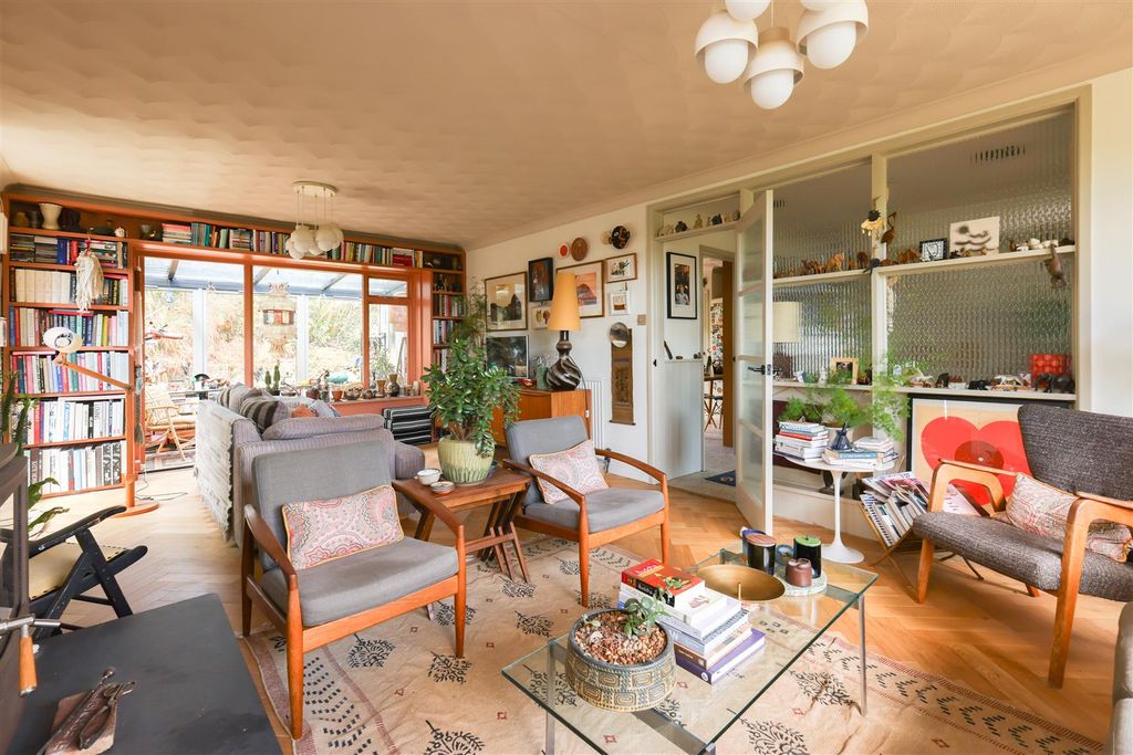 Property photo 1 of 25 Living Room