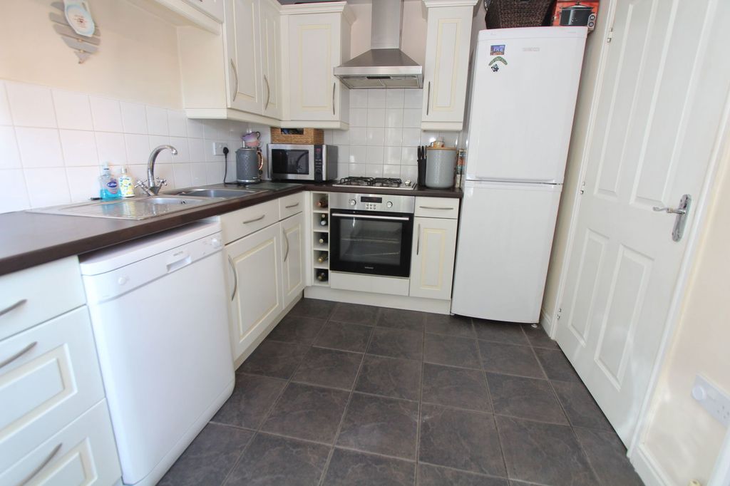 Property photo 2 of 21