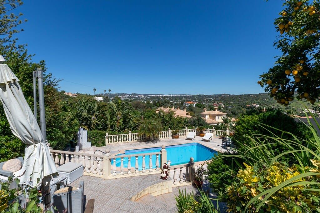 Property photo 2 of 24 Algarve Vill Ptlouv483 2