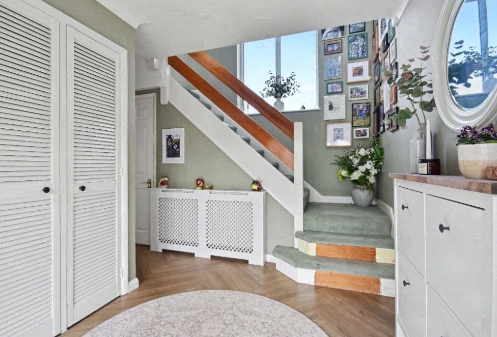 Property photo 3 of 12 4