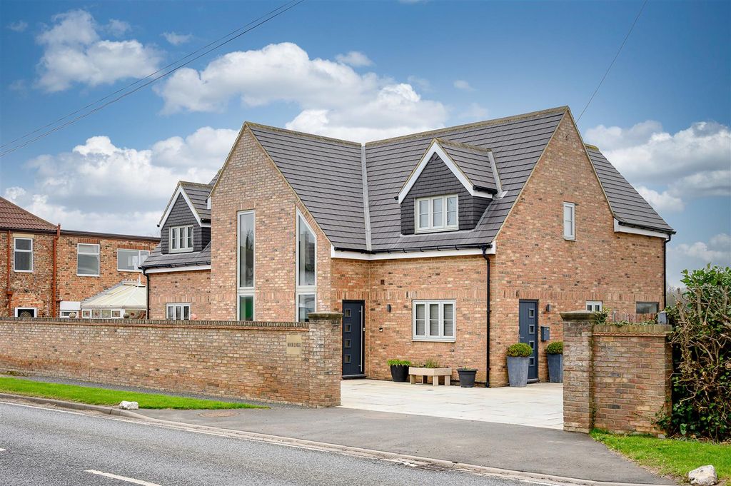 Property photo 1 of 27 External