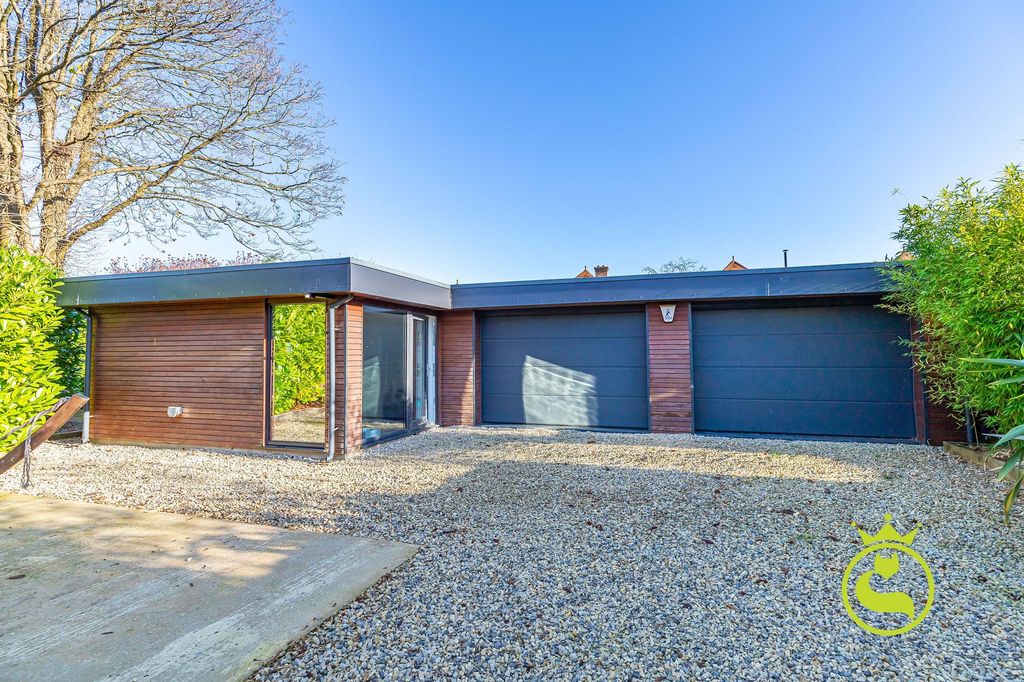 Property photo 2 of 28