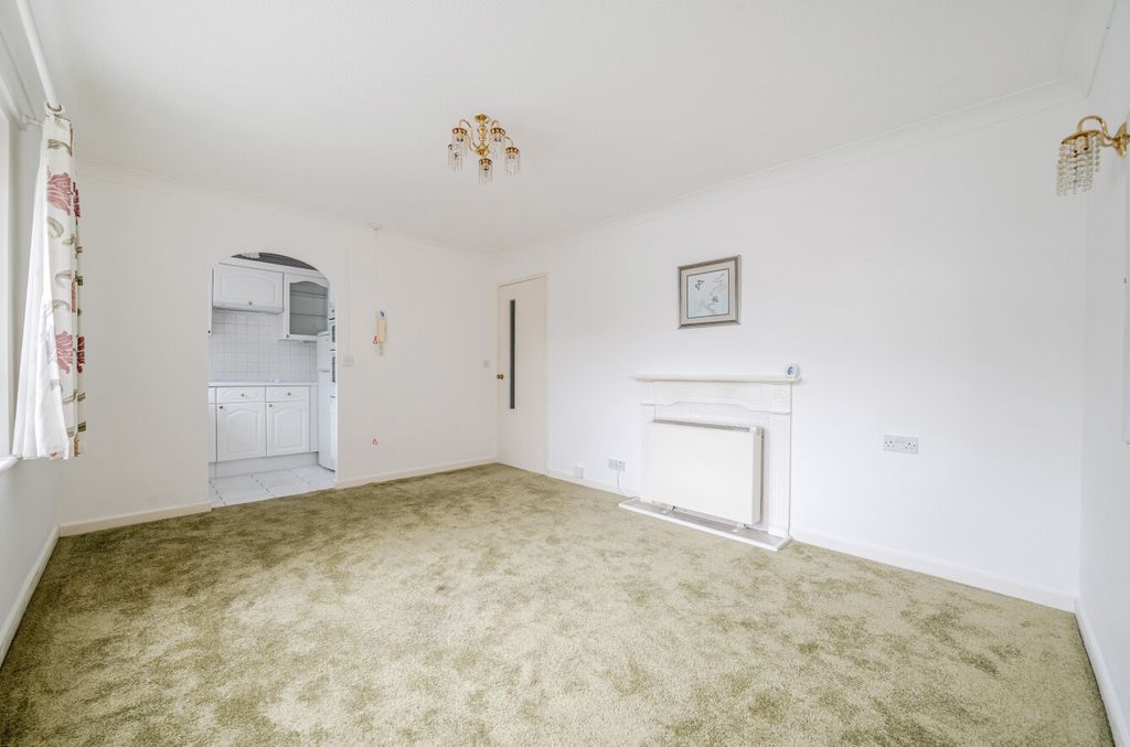 Property photo 3 of 10 1303857-11-683Ec7...