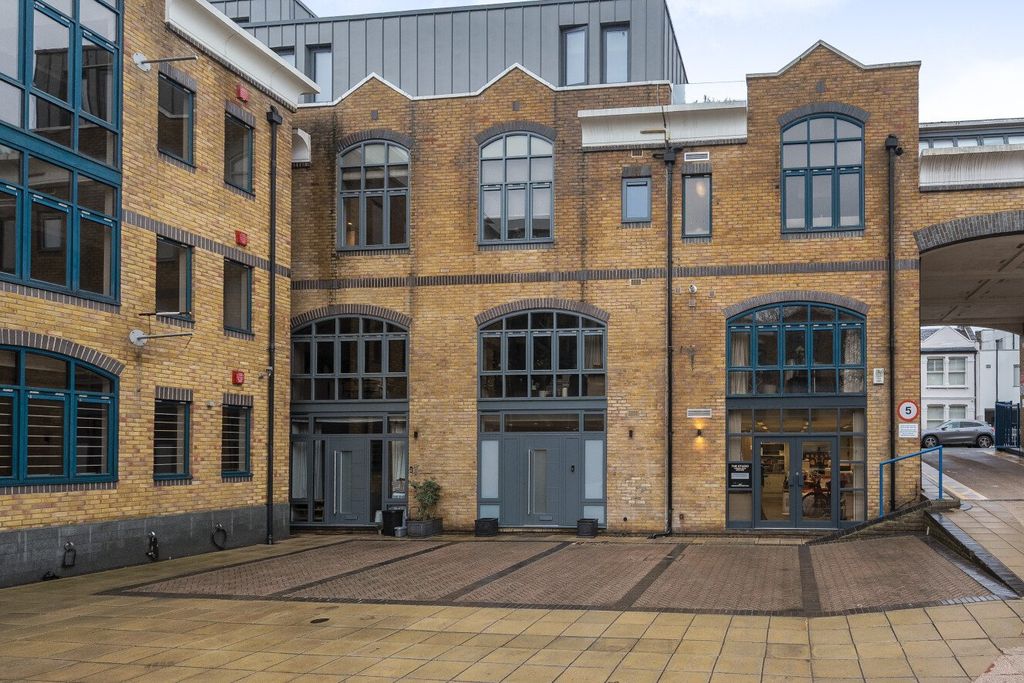 Property photo 3 of 8 Picture No. 15