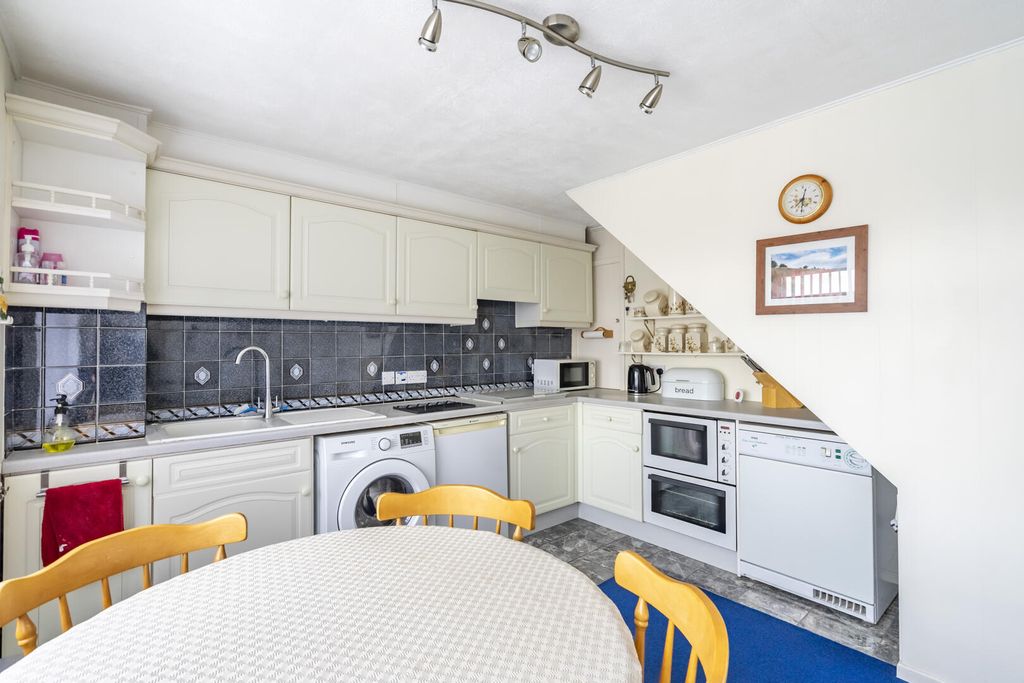 Property photo 3 of 14 Kitchen