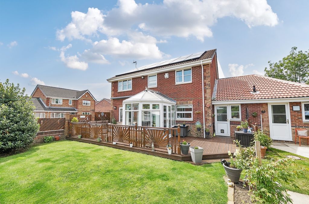 Property photo 2 of 28 Ewemove Harrogate Garden1