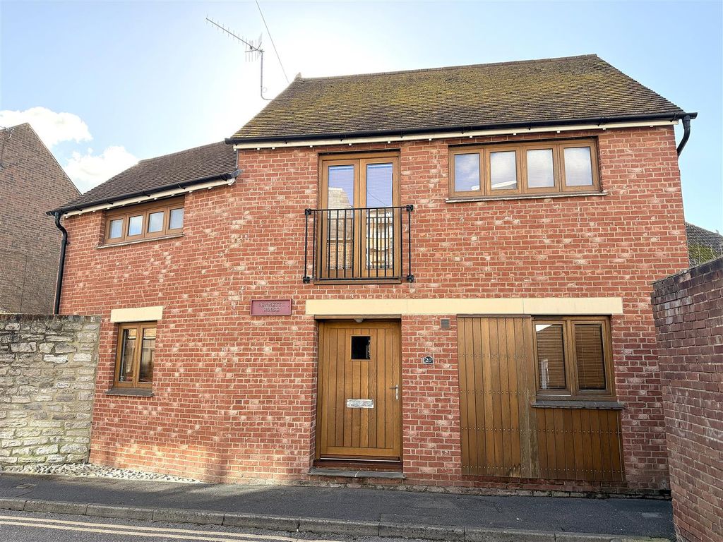 Property photo 1 of 16 Exterior Close-Up.Jpg