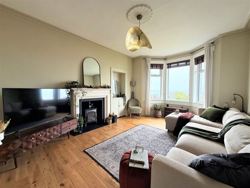 Property photo 2 of 21