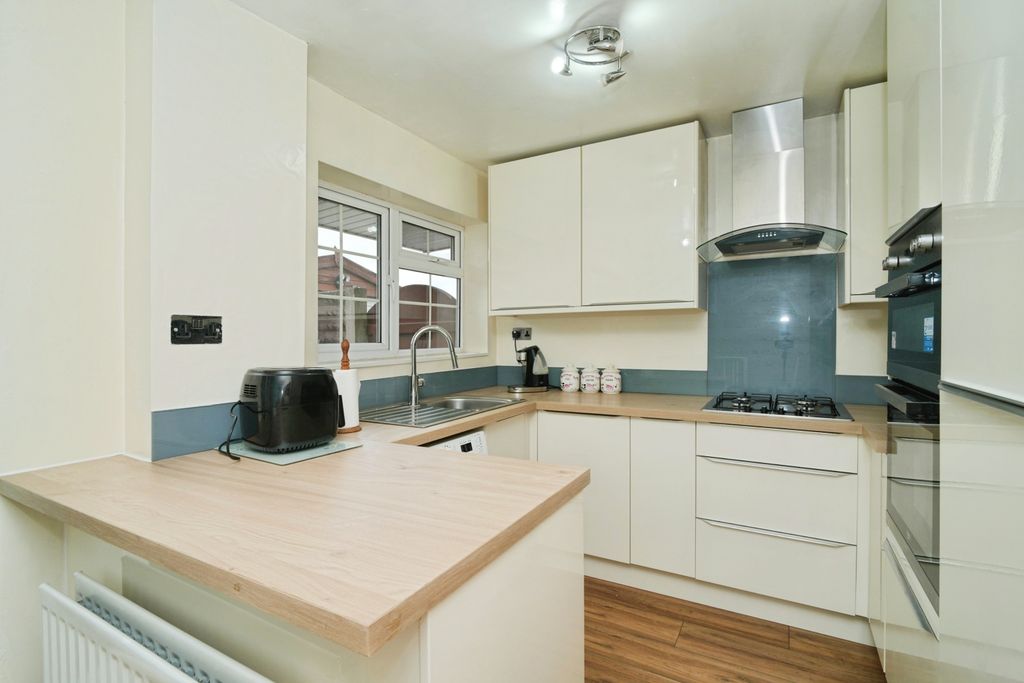 Property photo 2 of 17