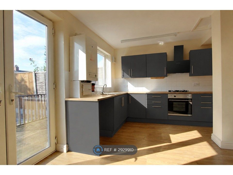 Property photo 3 of 12 Kitchen Diner Lounge