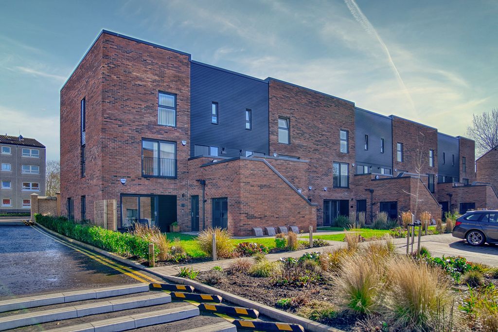 Property photo 1 of 28