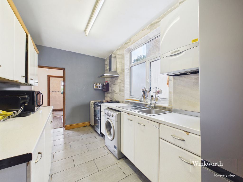 Property photo 3 of 12 Kitchen