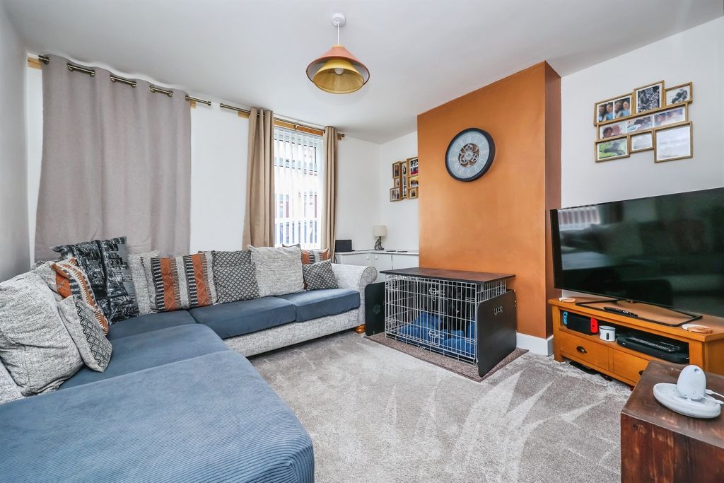 Property photo 2 of 33