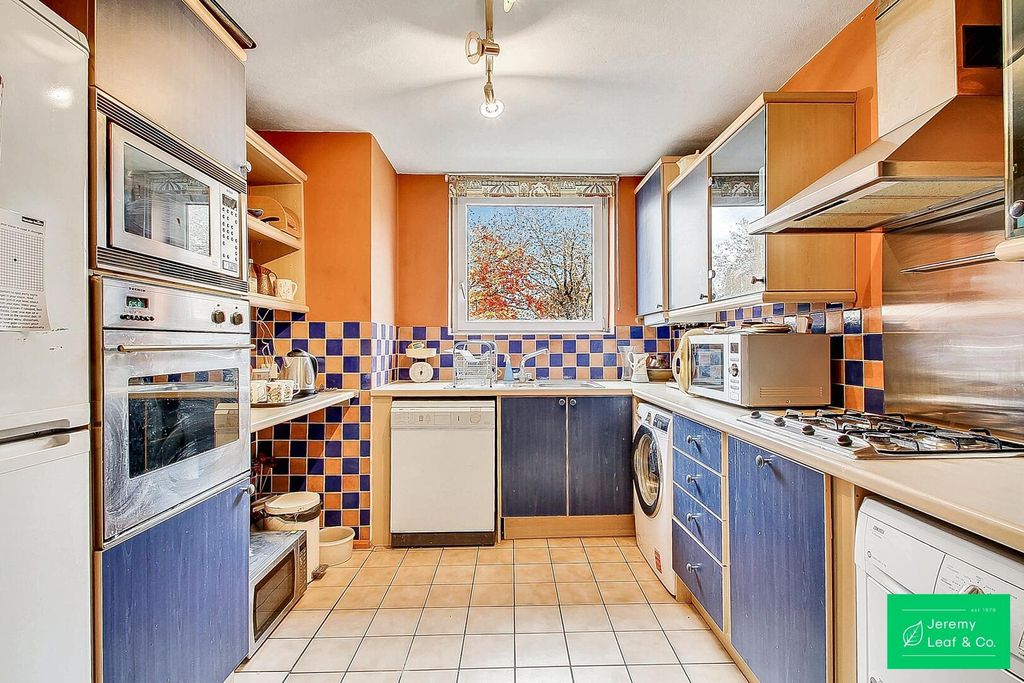 Property photo 3 of 13 Kitchen