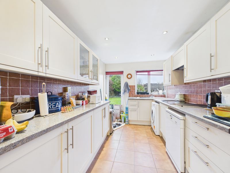 Property photo 2 of 11 Kitchen