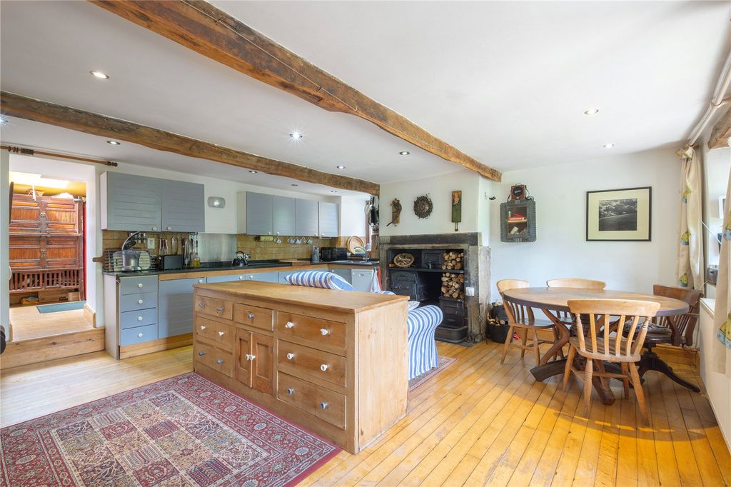 Property photo 2 of 35 Living Kitchen