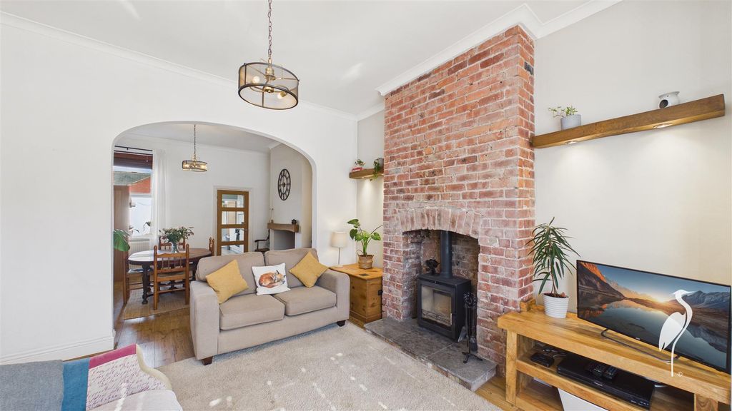 Property photo 3 of 27 Lounge