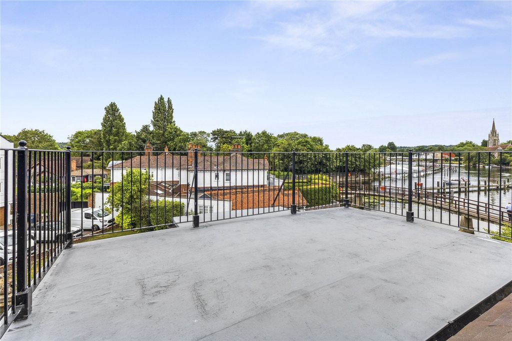 Property photo 2 of 10 Roof Terrace