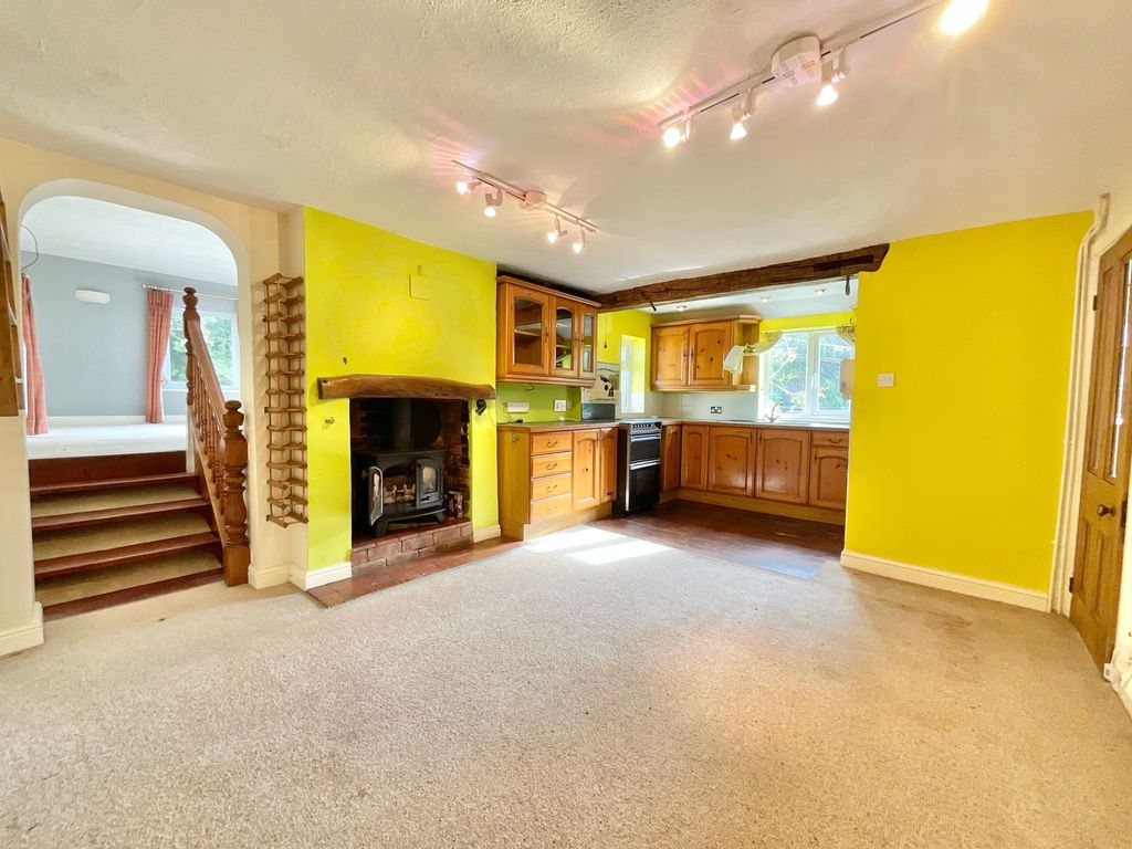 Property photo 2 of 32