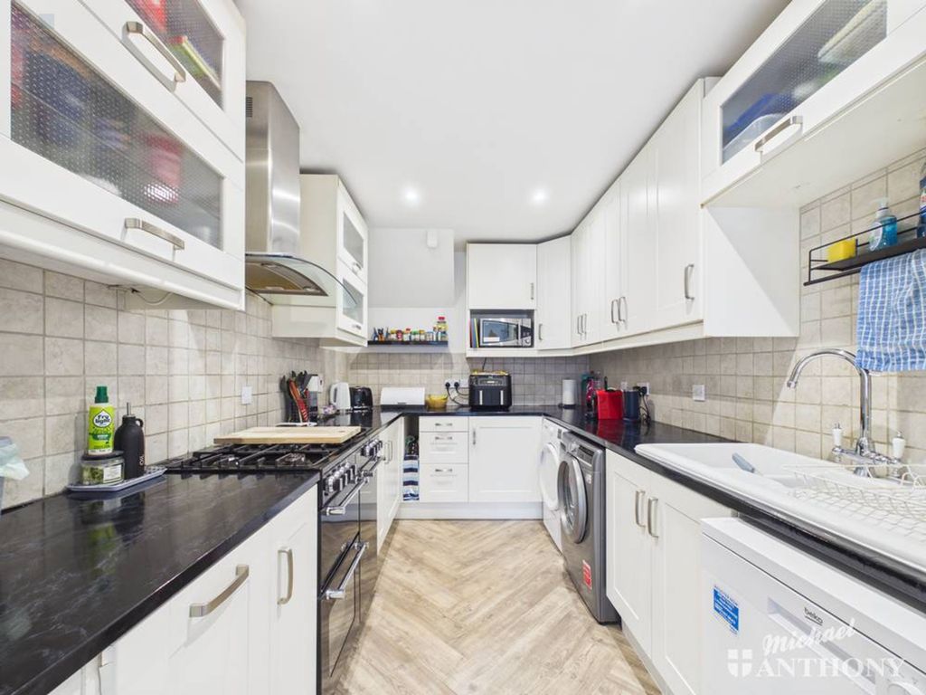 Property photo 3 of 14 Cam03218G0-Pr1166-Still006-Thumbnail-H750-70