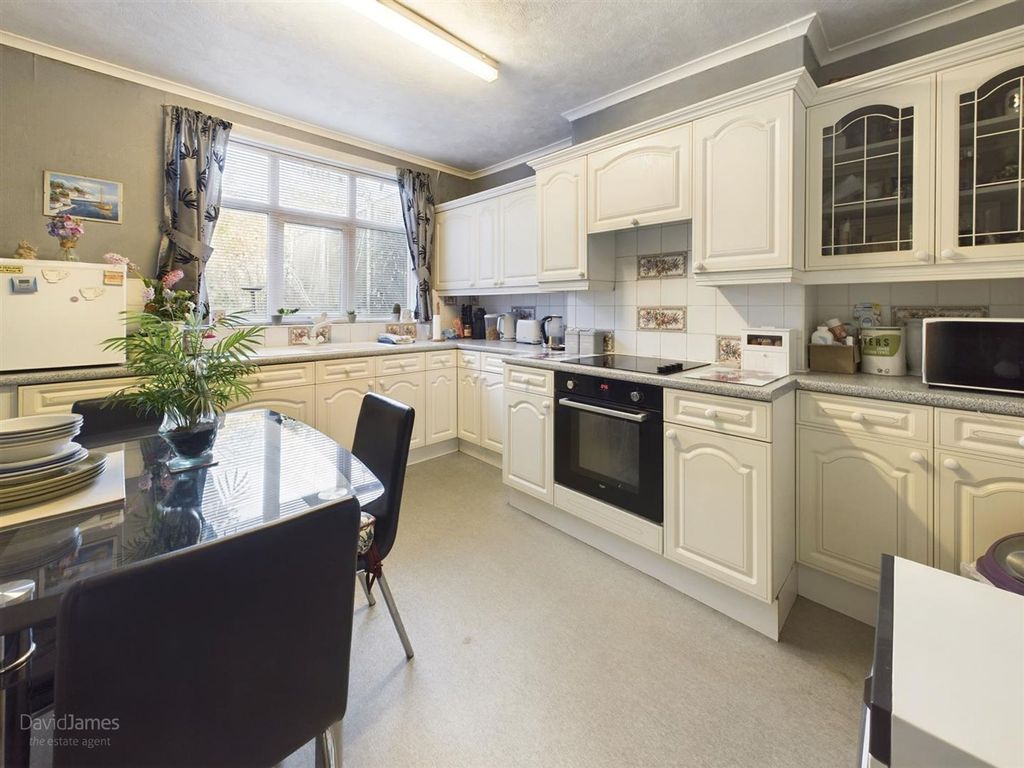 Property photo 2 of 12 Dining Kitchen