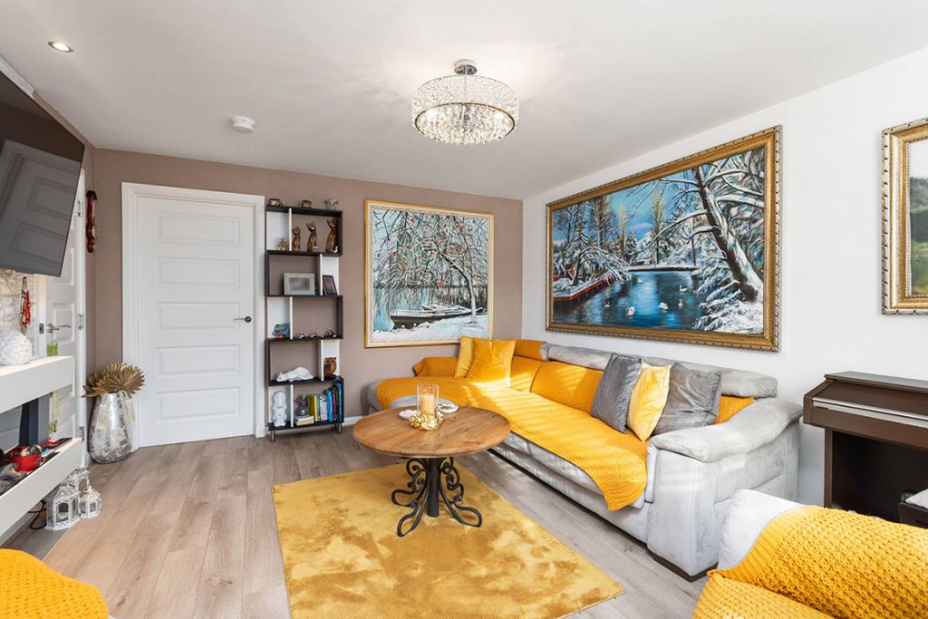 Property photo 2 of 21