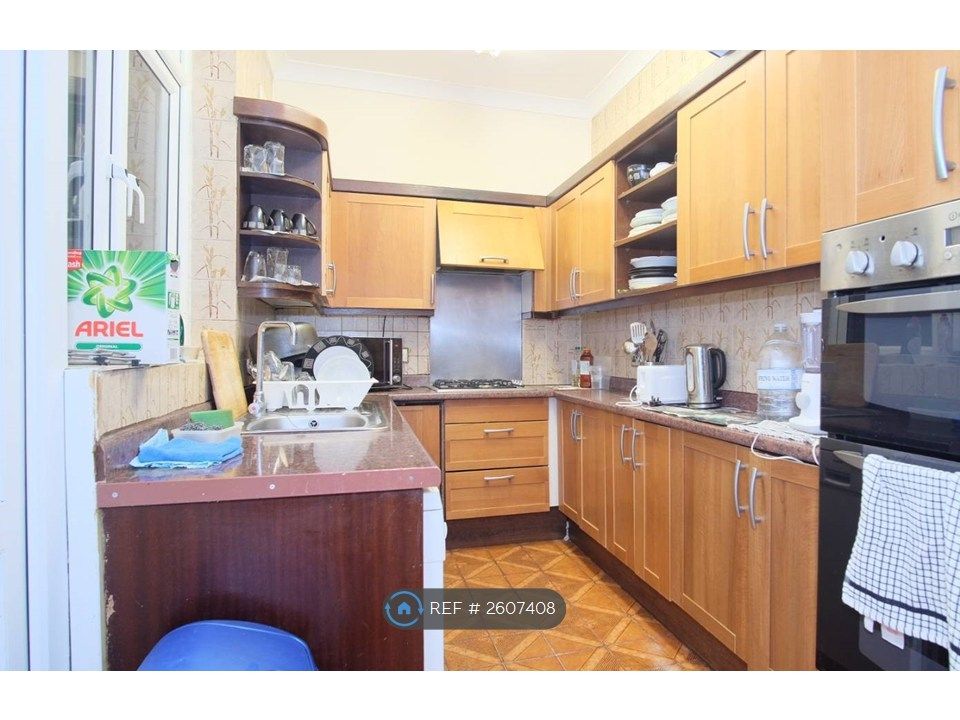 Property photo 2 of 12 Kitchen