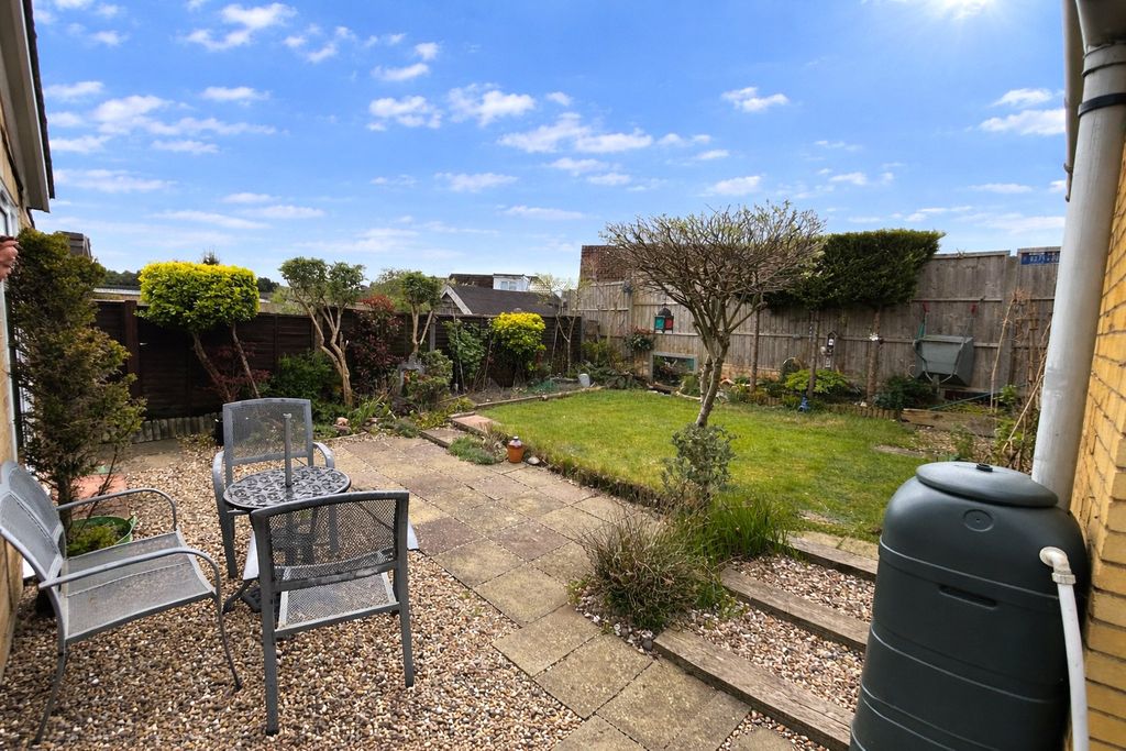 Property photo 2 of 15 Picture No. 24