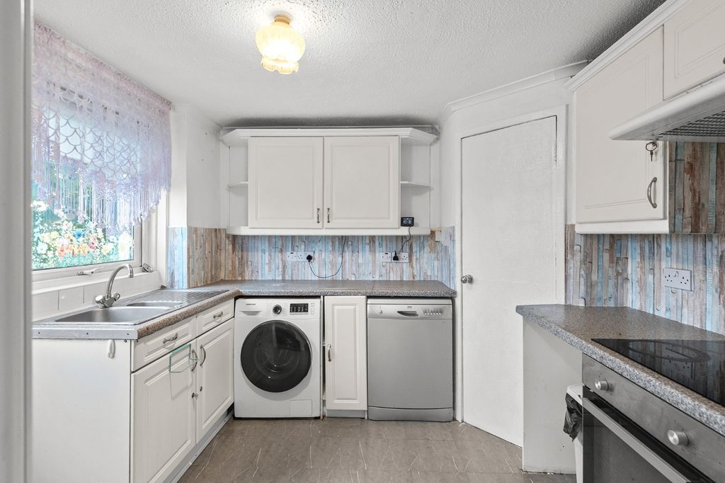 Property photo 2 of 25 5391813
