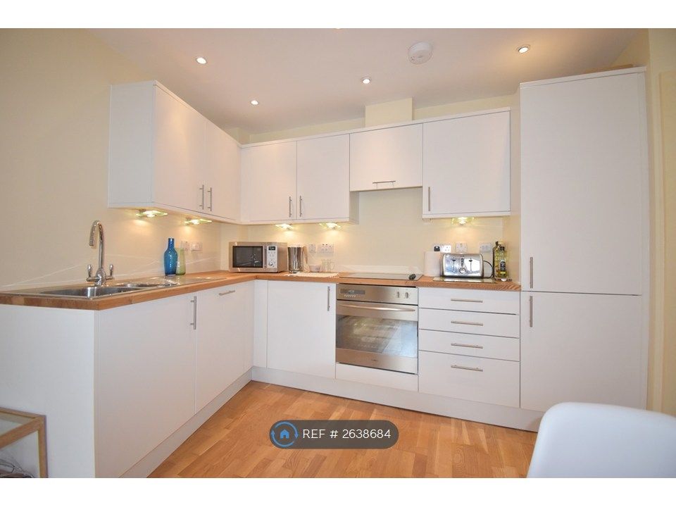 Property photo 3 of 10 Kitchen