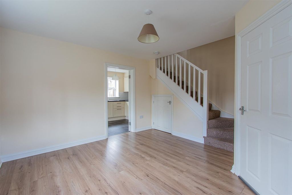 Property photo 2 of 13 Diamond Street 82-3.Jpg