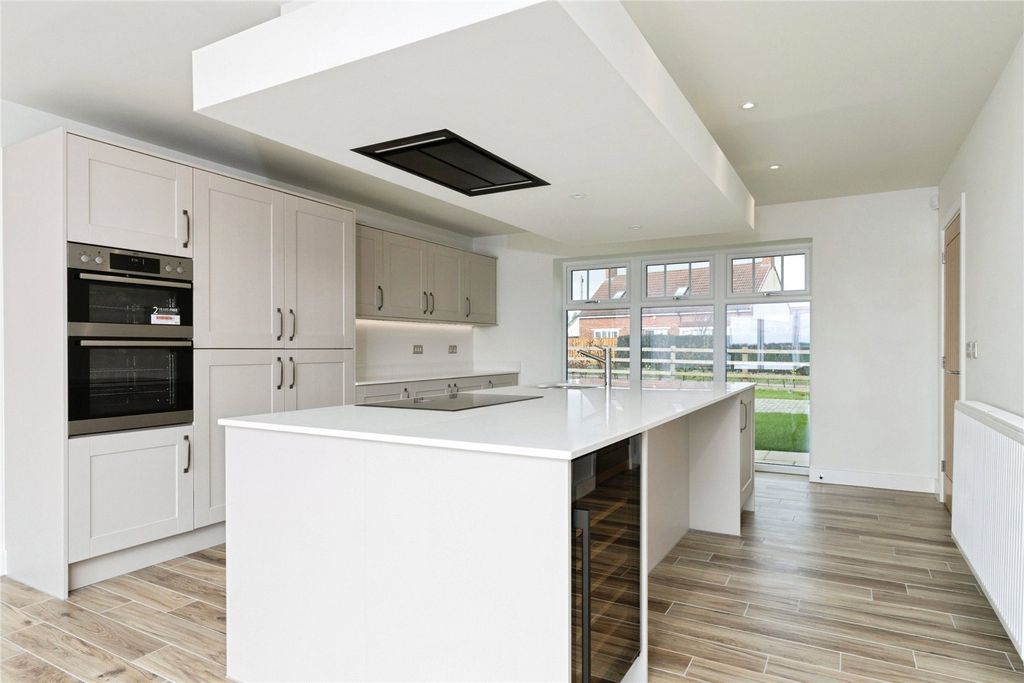 Property photo 2 of 20 Picture No. 11