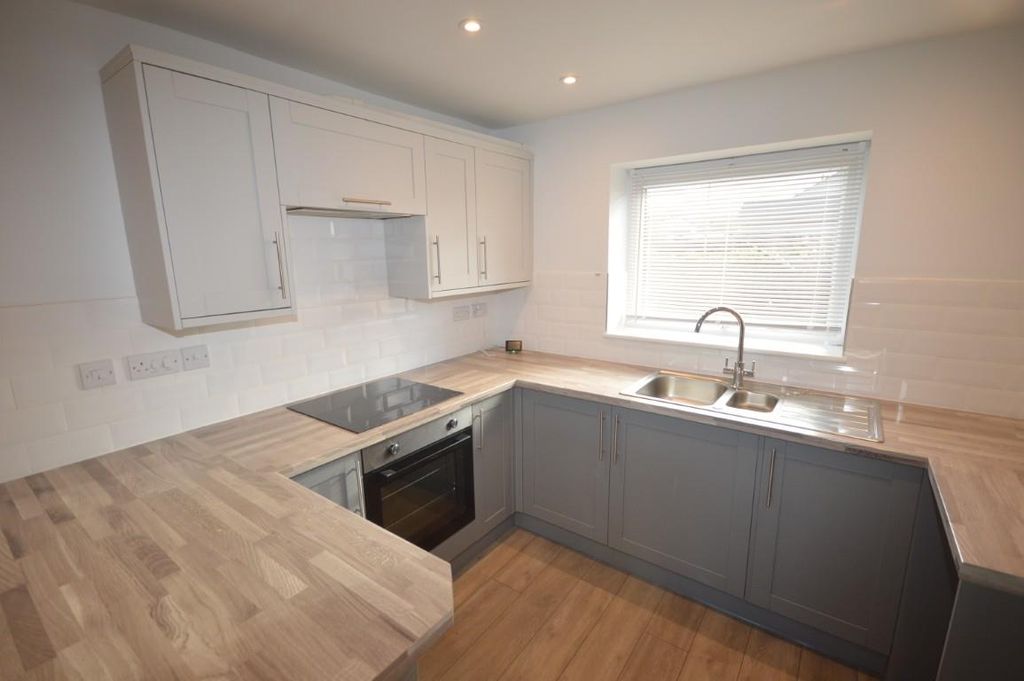 Property photo 2 of 8 Dsc_0022 (Medium).Jpg