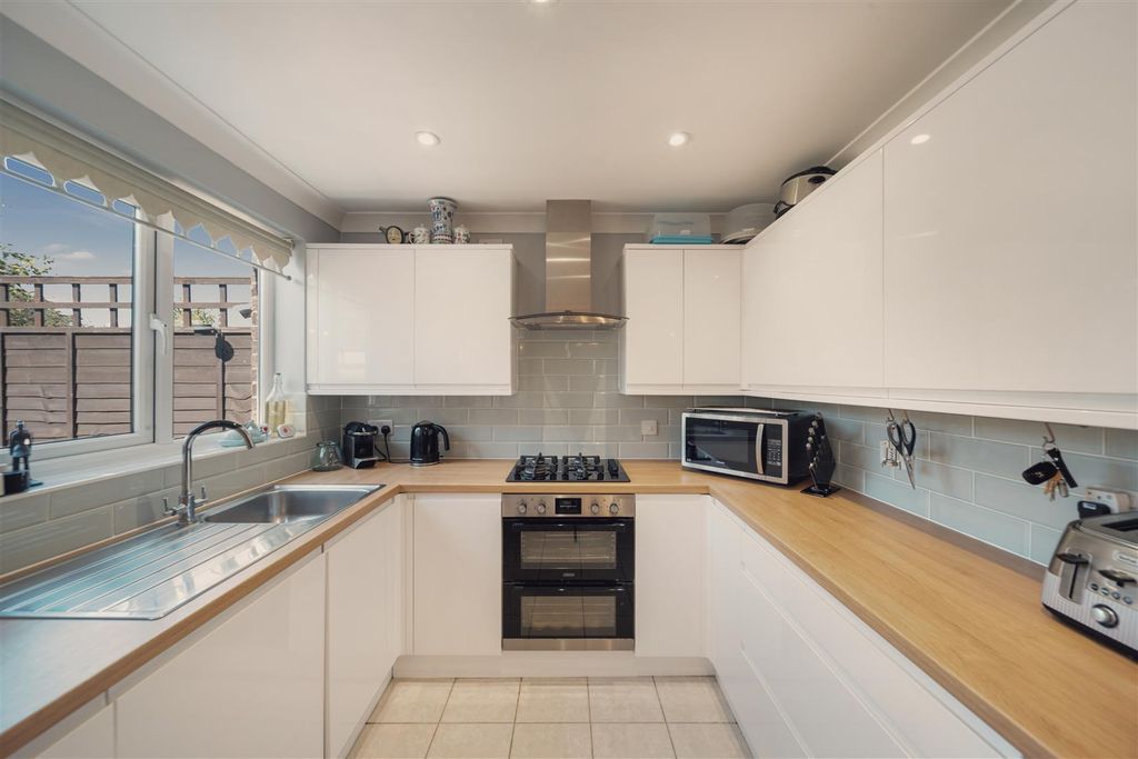 Property photo 3 of 12 43 Iris Close-24.Jpg