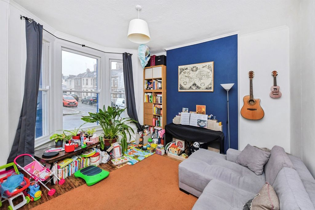 Property photo 3 of 13