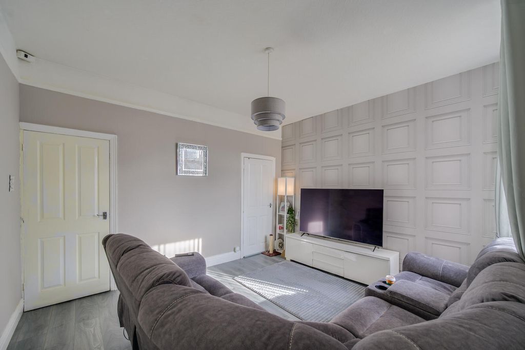 Property photo 3 of 14 Living Room