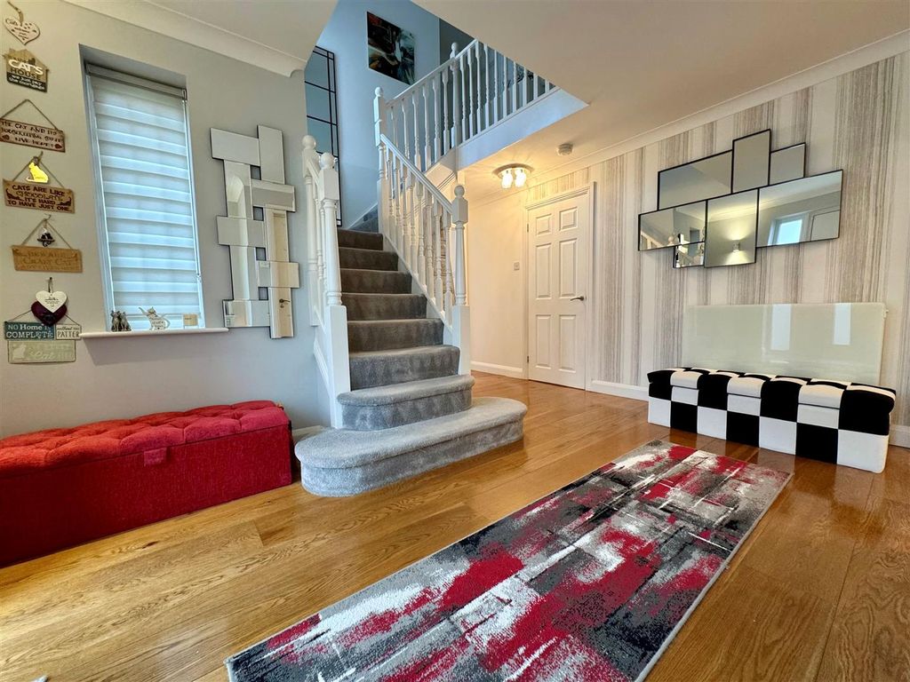 Property photo 3 of 18 Hallway.Jpg