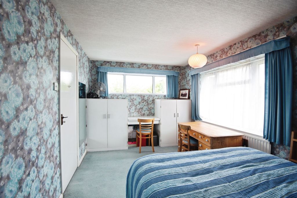 Property photo 3 of 27