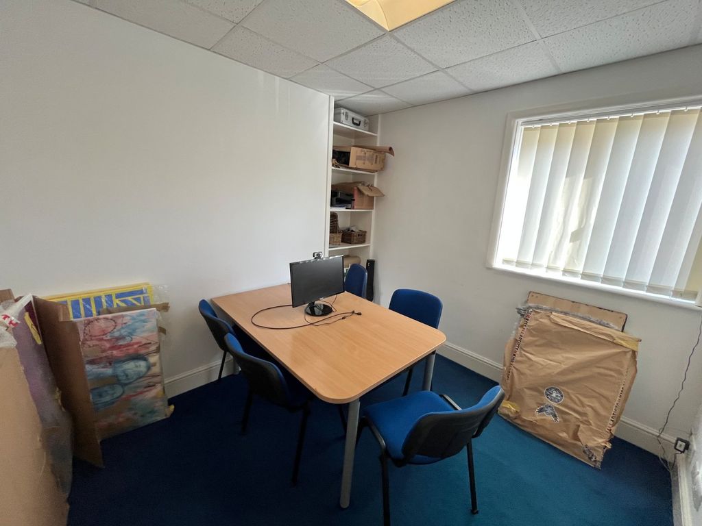 Property photo 3 of 8 Picture No. 05