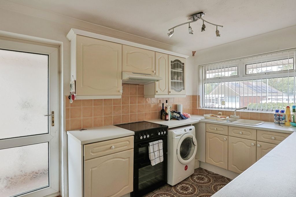 Property photo 2 of 18 Kitchen