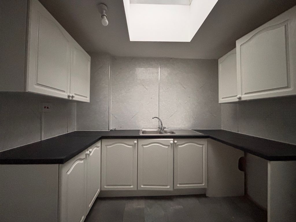 Property photo 1 of 6 Kitchen