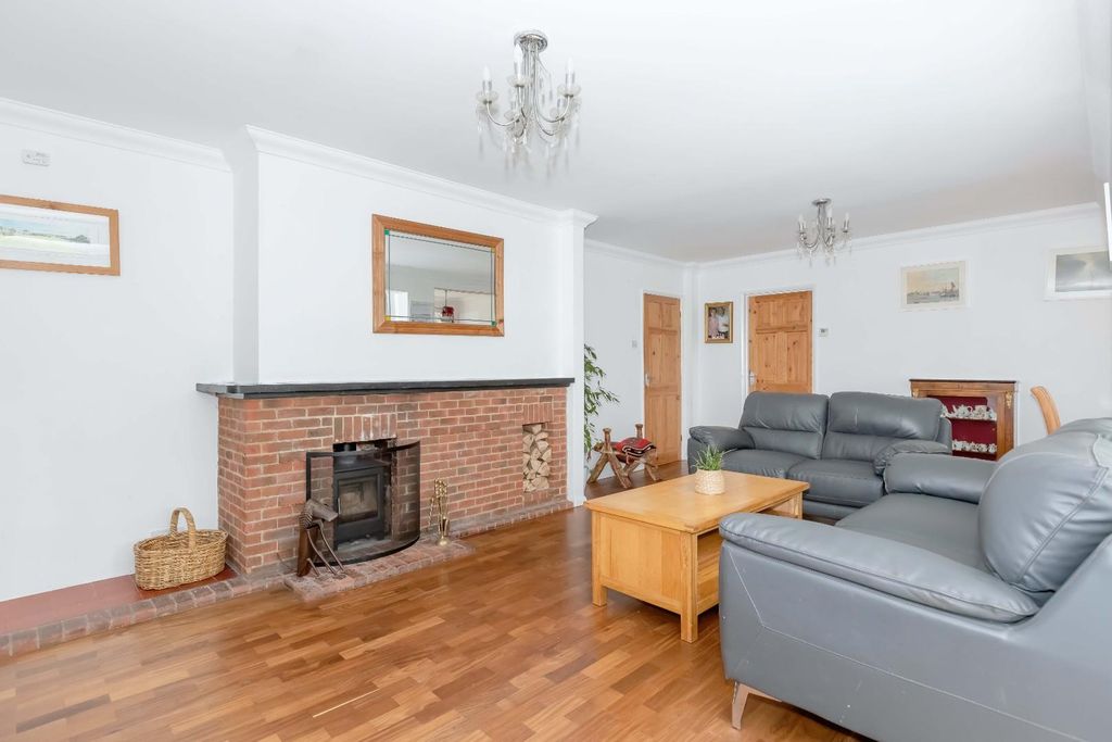 Property photo 2 of 27 Beach Green_6.Jpg